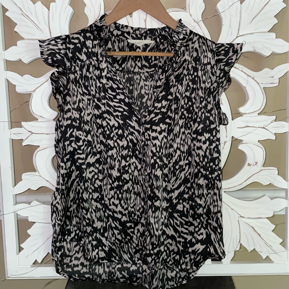 Casual print blouse! Can be dressed up or down.